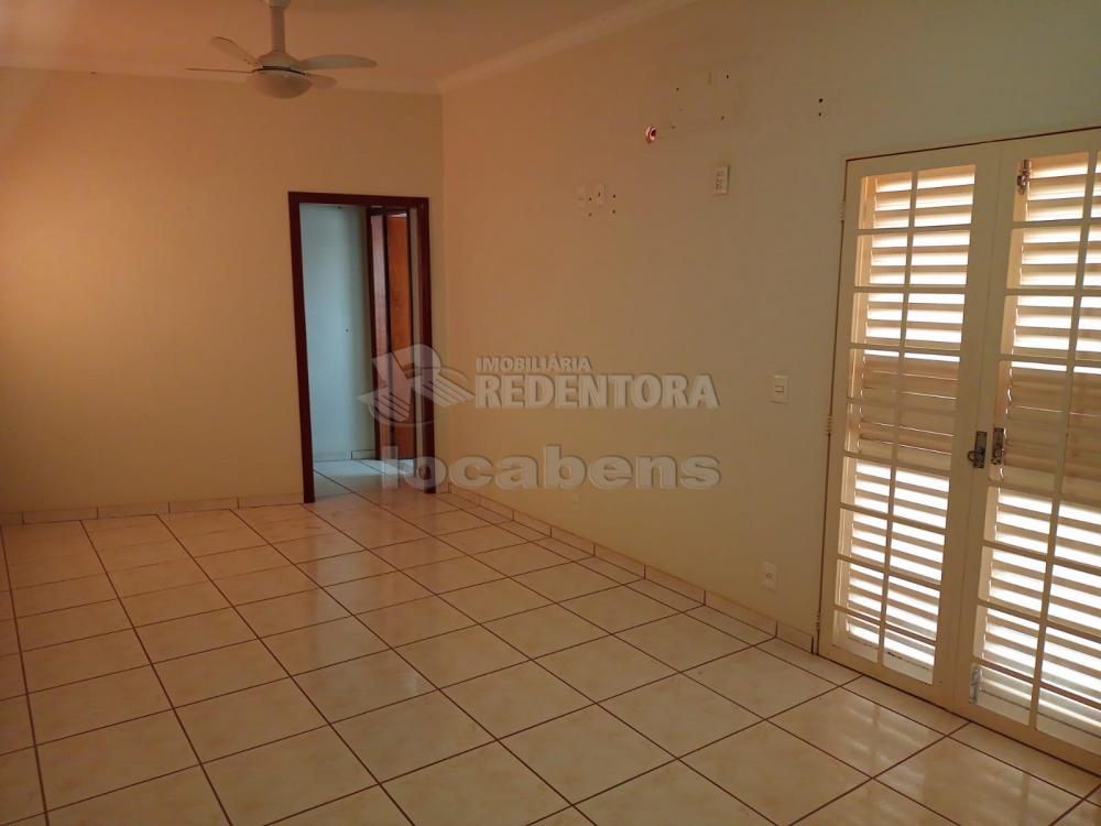 Alugar Casa / Padrão em São José do Rio Preto R$ 3.500,00 - Foto 3