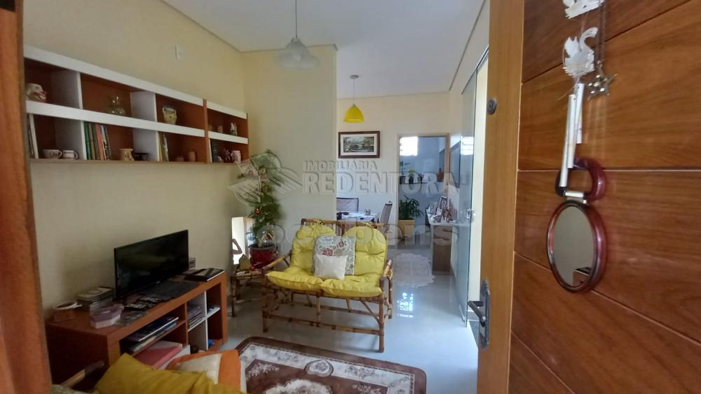 Alugar Casa / Padrão em São José do Rio Preto R$ 1.500,00 - Foto 1
