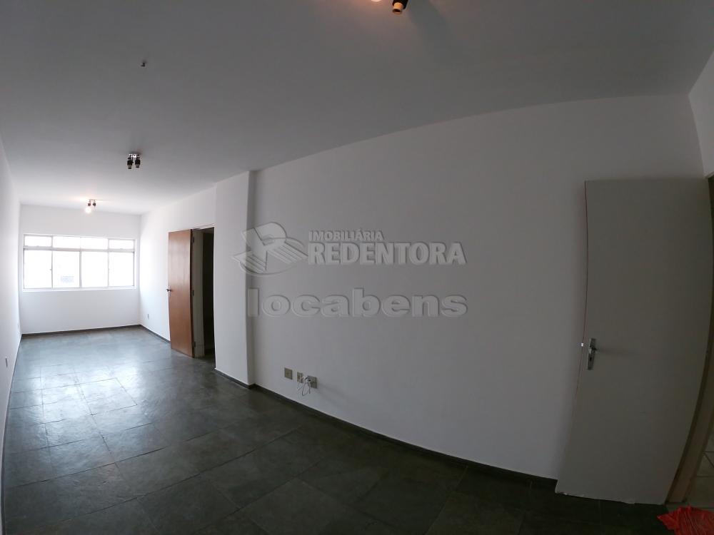Alugar Apartamento / Padrão em São José do Rio Preto R$ 900,00 - Foto 1