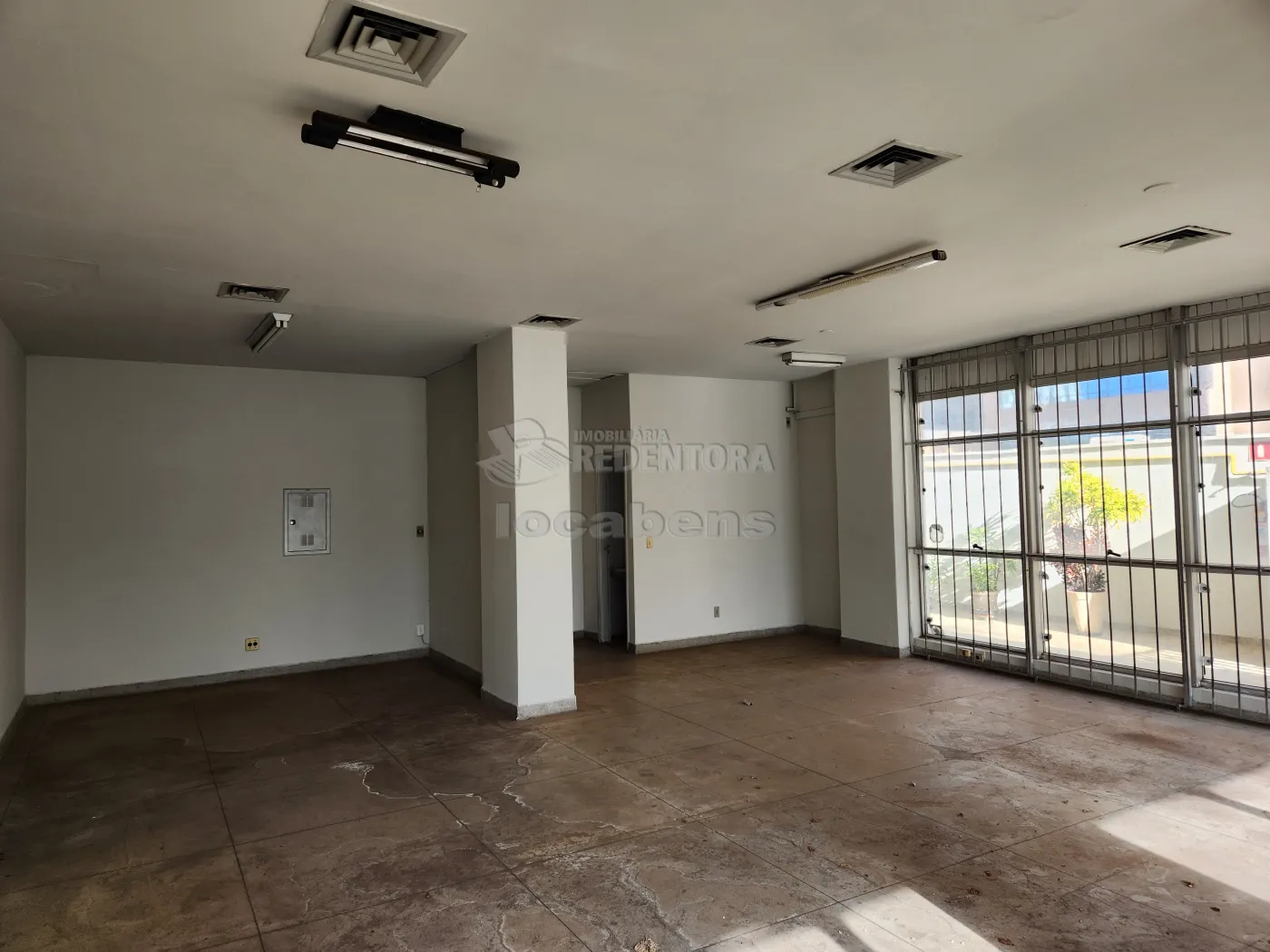 Alugar Comercial / Salão em São José do Rio Preto R$ 1.500,00 - Foto 1