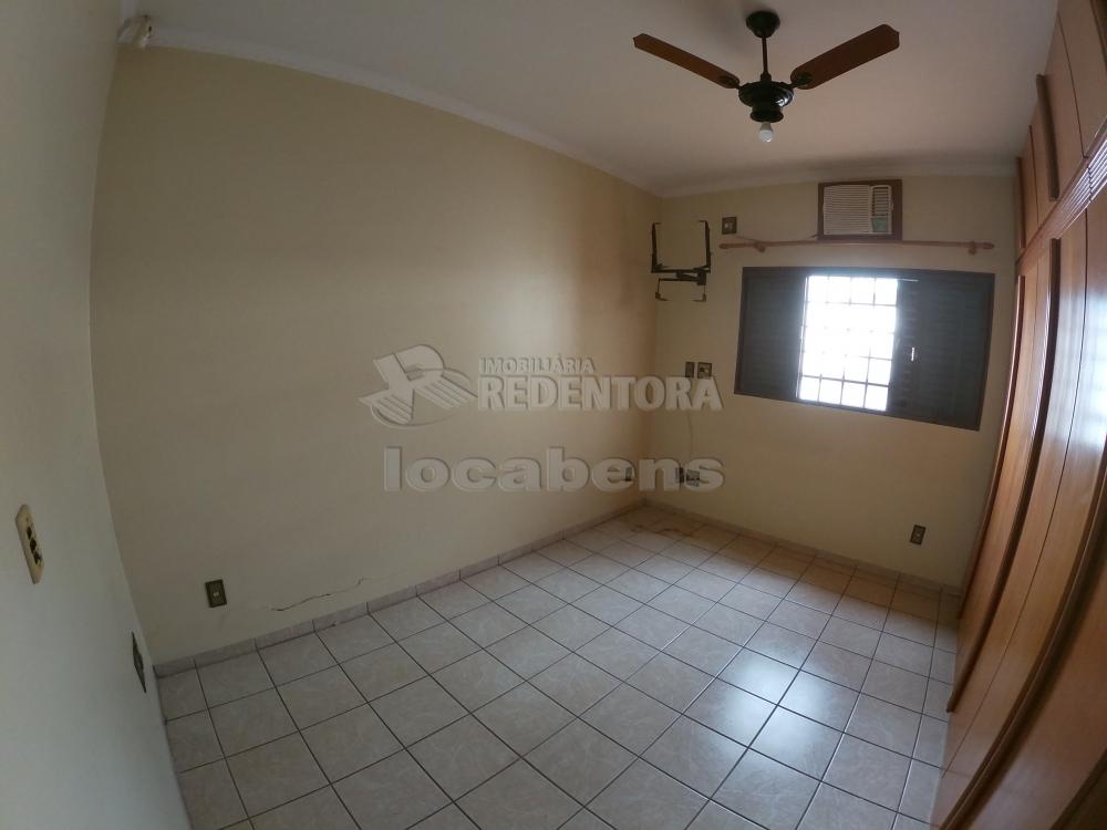 Alugar Casa / Padrão em São José do Rio Preto R$ 1.500,00 - Foto 9