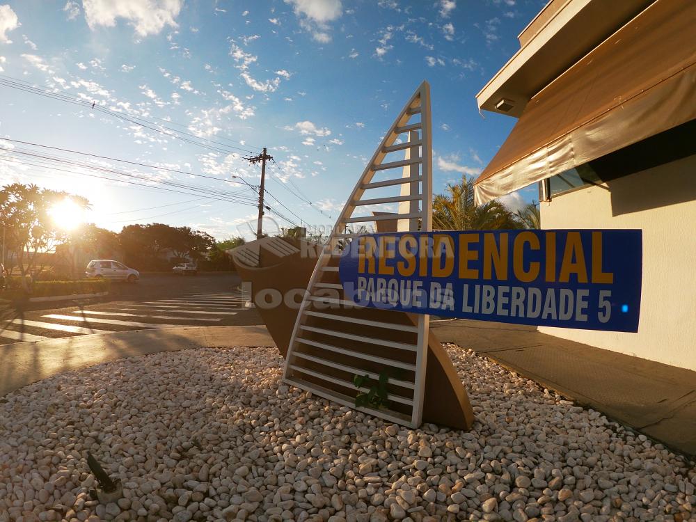 Alugar Casa / Condomínio em São José do Rio Preto R$ 900,00 - Foto 1