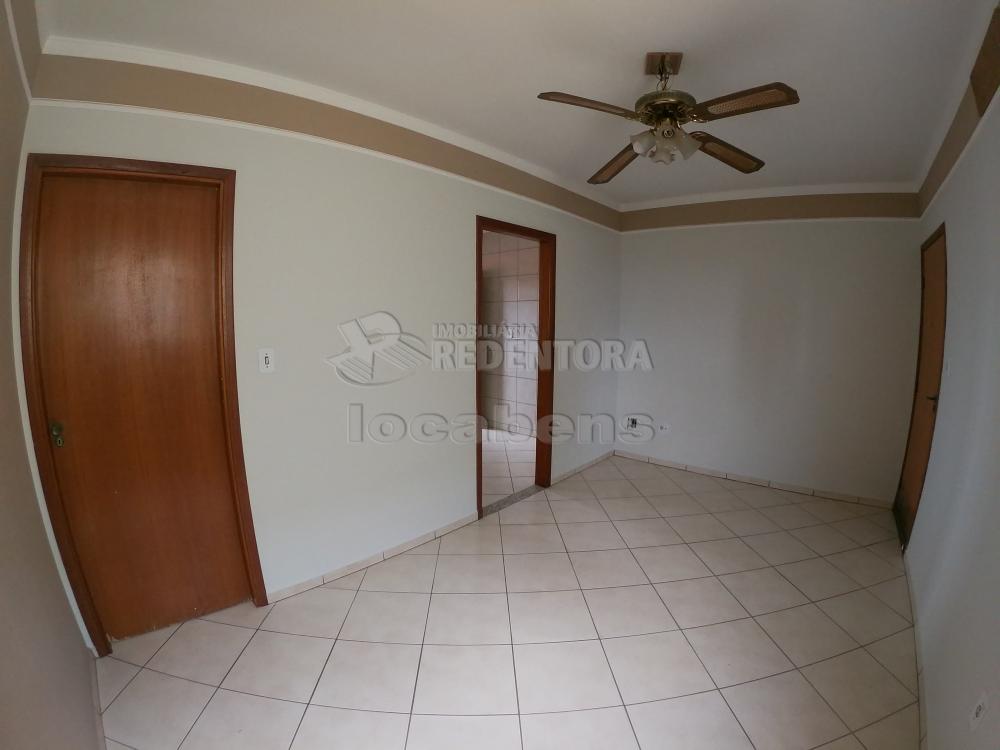 Alugar Apartamento / Padrão em São José do Rio Preto R$ 950,00 - Foto 2