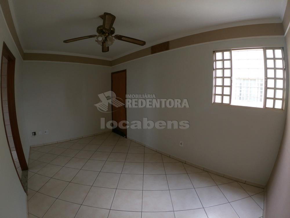 Alugar Apartamento / Padrão em São José do Rio Preto R$ 950,00 - Foto 3