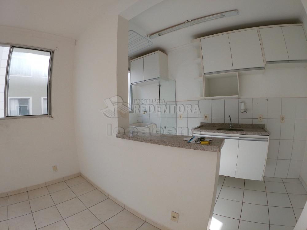 Alugar Apartamento / Padrão em São José do Rio Preto R$ 750,00 - Foto 4
