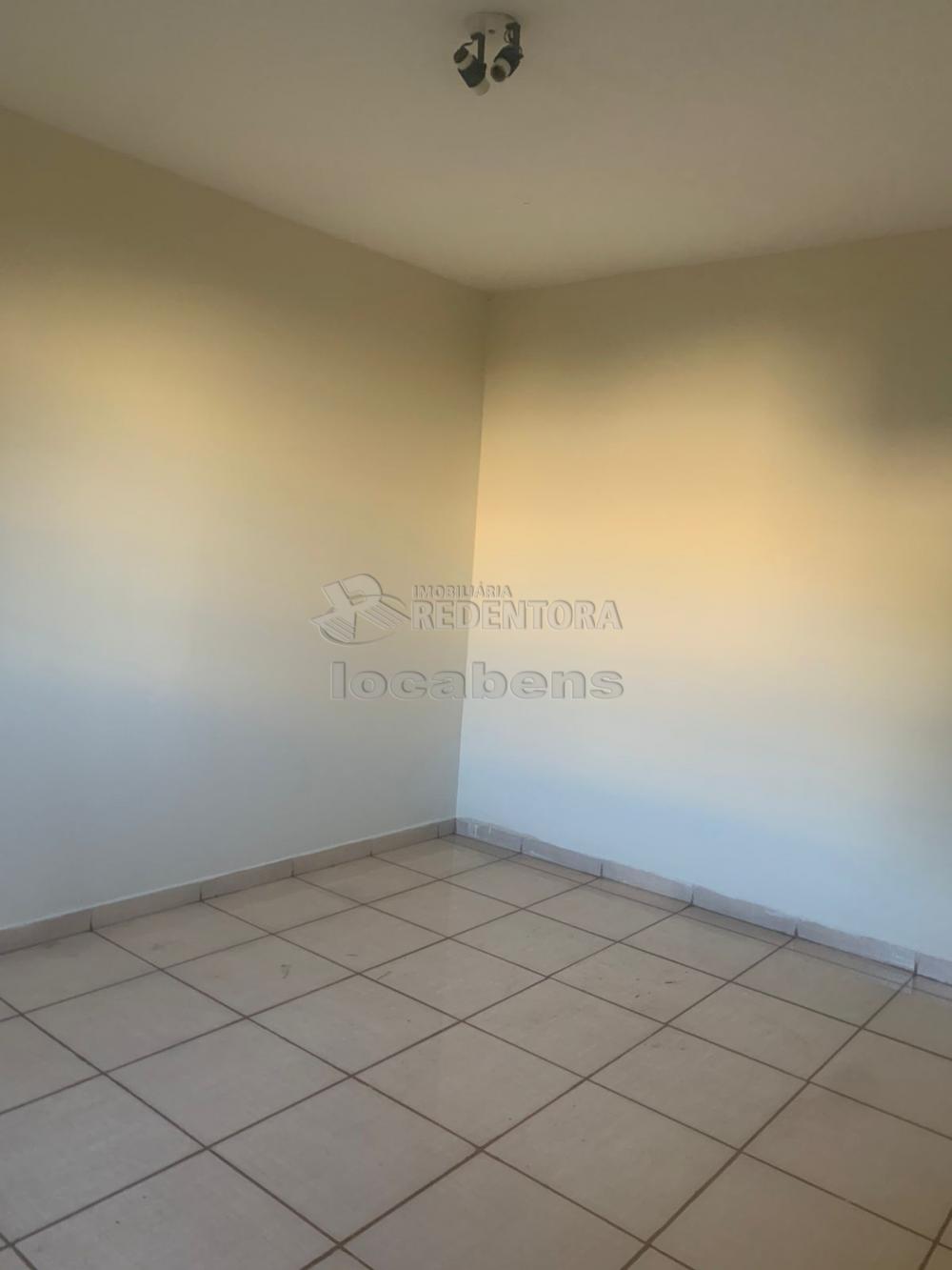 Alugar Casa / Padrão em São José do Rio Preto R$ 670,00 - Foto 4