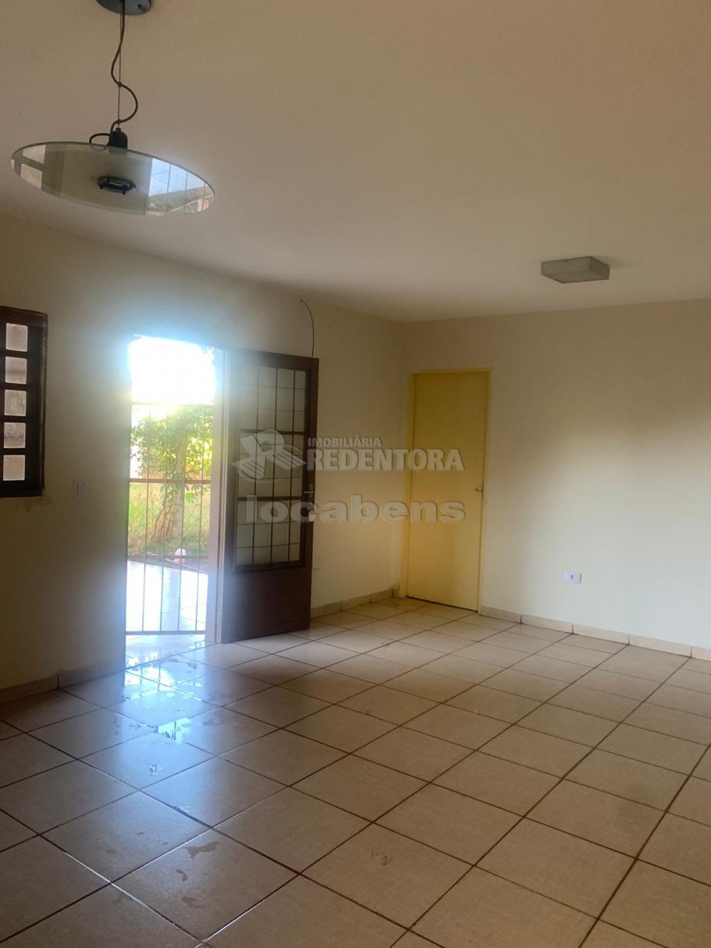 Alugar Casa / Padrão em São José do Rio Preto R$ 670,00 - Foto 2