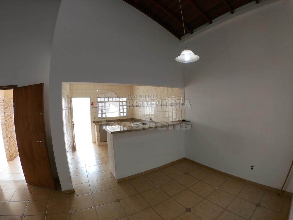 Alugar Casa / Padrão em São José do Rio Preto R$ 1.800,00 - Foto 5