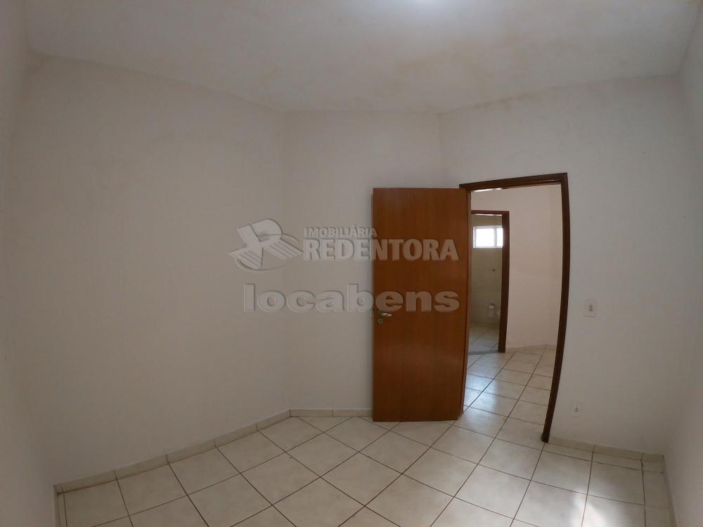 Alugar Casa / Padrão em São José do Rio Preto R$ 1.800,00 - Foto 13