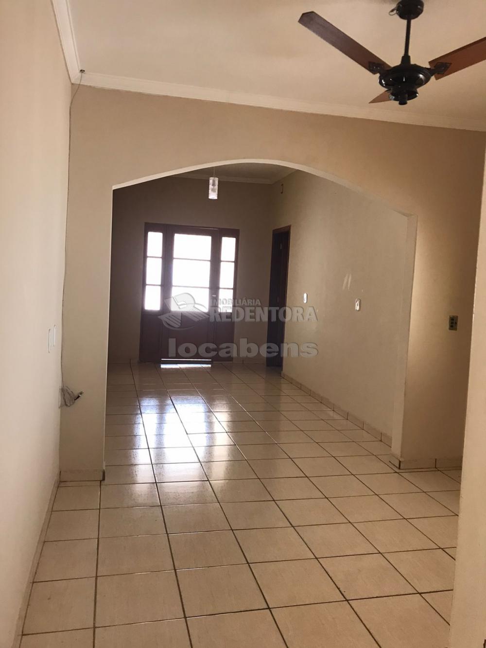 Alugar Casa / Padrão em São José do Rio Preto R$ 1.600,00 - Foto 1