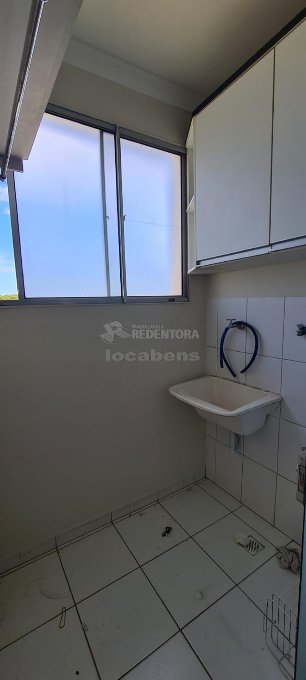 Alugar Apartamento / Padrão em São José do Rio Preto R$ 800,00 - Foto 4