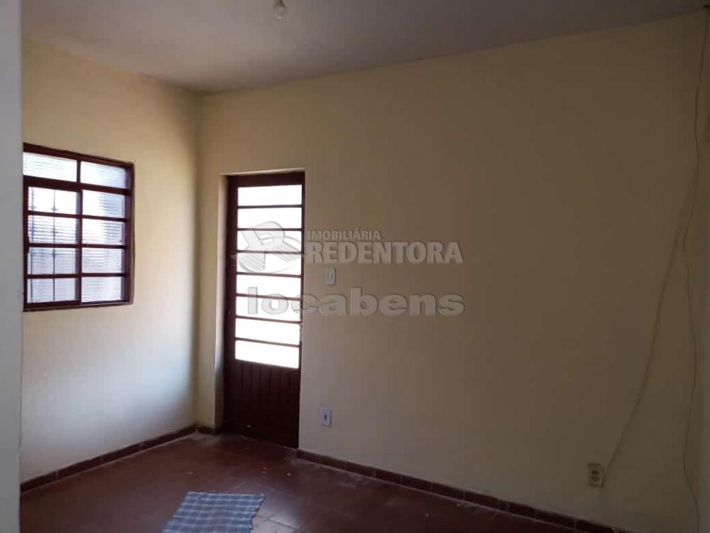 Alugar Casa / Padrão em São José do Rio Preto R$ 750,00 - Foto 2