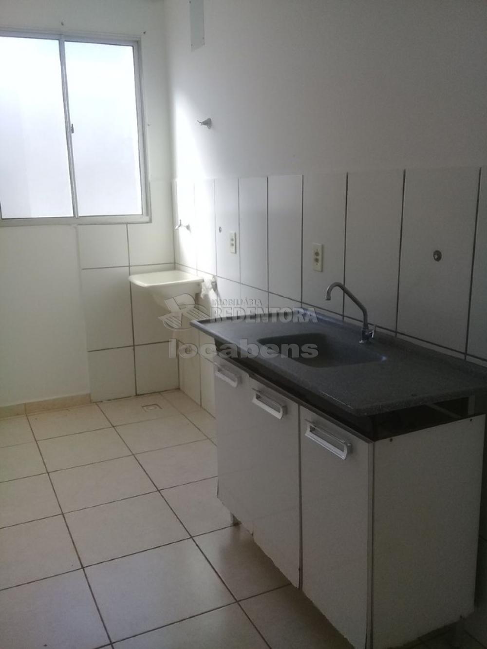 Alugar Apartamento / Padrão em São José do Rio Preto R$ 850,00 - Foto 3