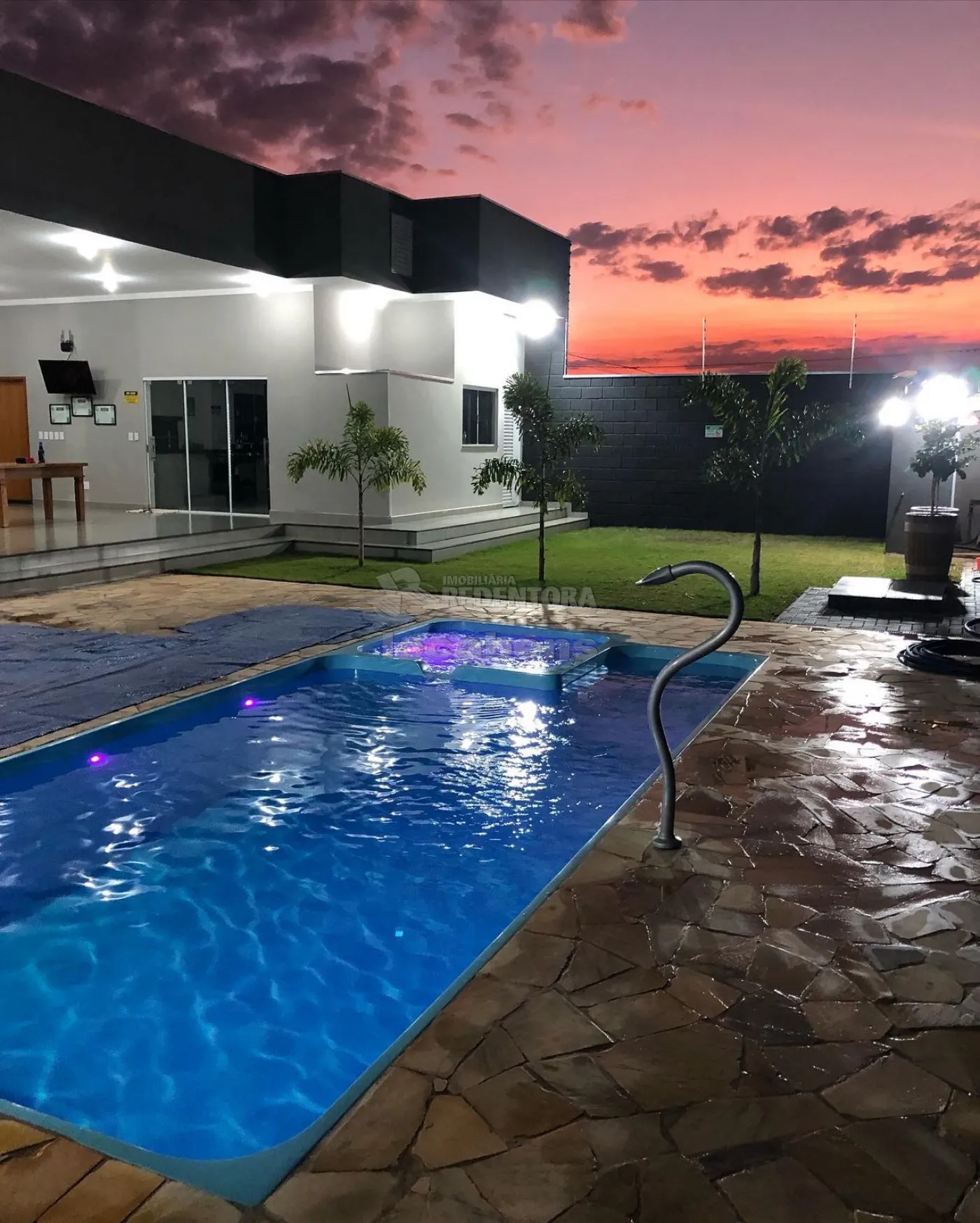 Casa à venda com 2 quartos, 400m² - Foto 1