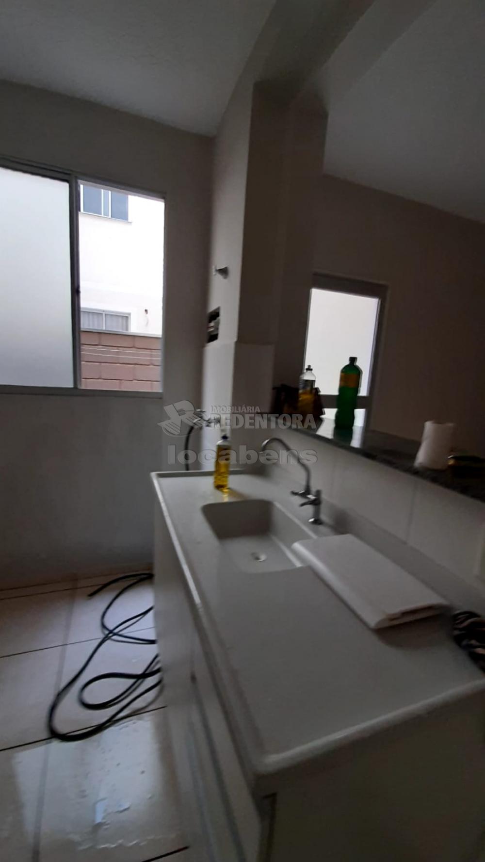 Comprar Apartamento / Padrão em São José do Rio Preto R$ 180.000,00 - Foto 4