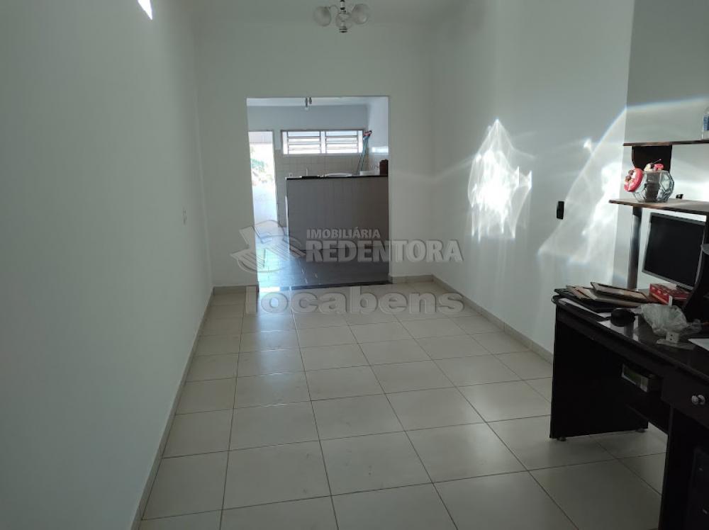 Alugar Casa / Padrão em São José do Rio Preto R$ 2.000,00 - Foto 3