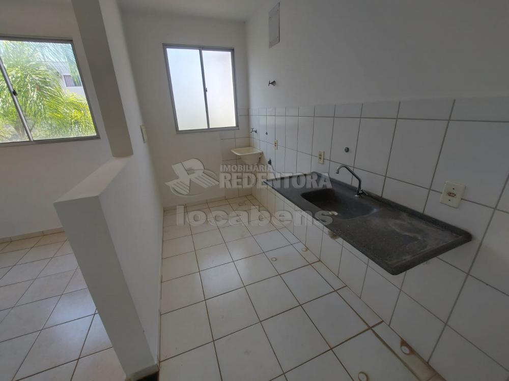 Alugar Apartamento / Padrão em São José do Rio Preto R$ 700,00 - Foto 4