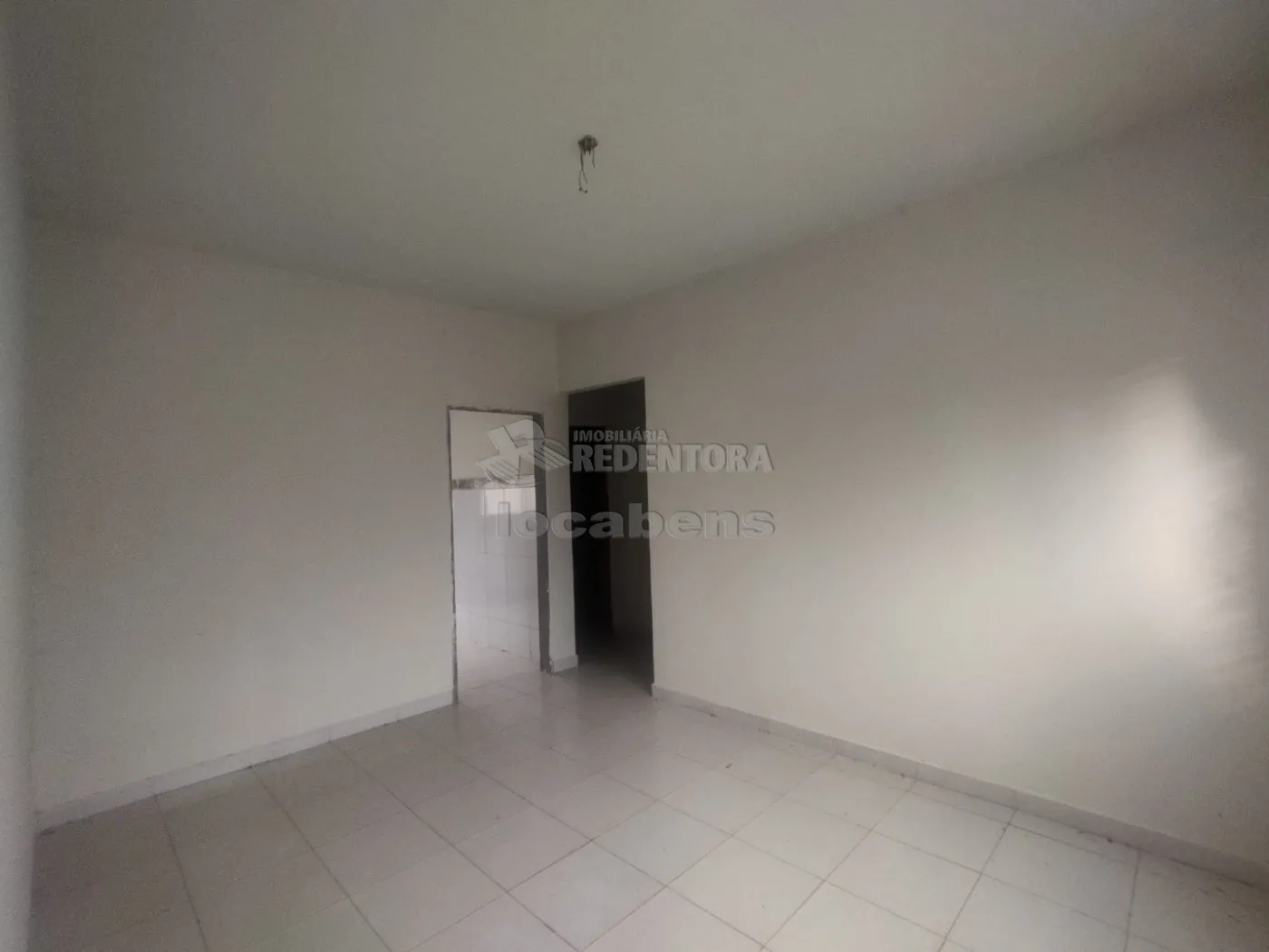 Alugar Casa / Padrão em São José do Rio Preto R$ 1.000,00 - Foto 4