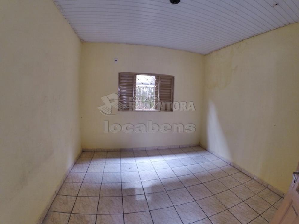 Alugar Casa / Padrão em São José do Rio Preto R$ 1.300,00 - Foto 6