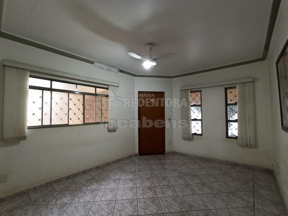 Alugar Casa / Padrão em São José do Rio Preto R$ 1.300,00 - Foto 1