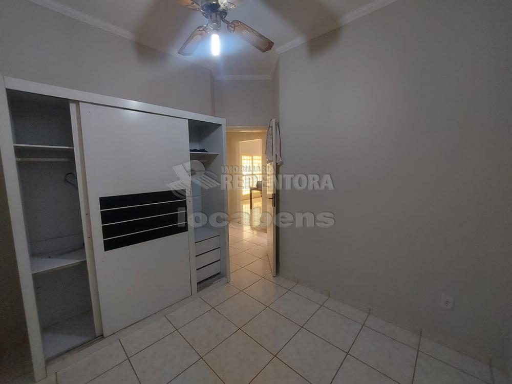 Alugar Casa / Padrão em São José do Rio Preto R$ 1.200,00 - Foto 2