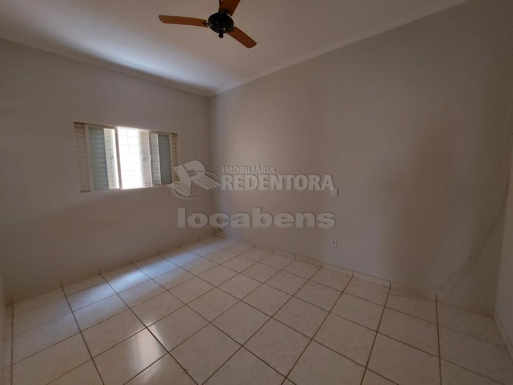 Alugar Casa / Padrão em São José do Rio Preto R$ 1.200,00 - Foto 9