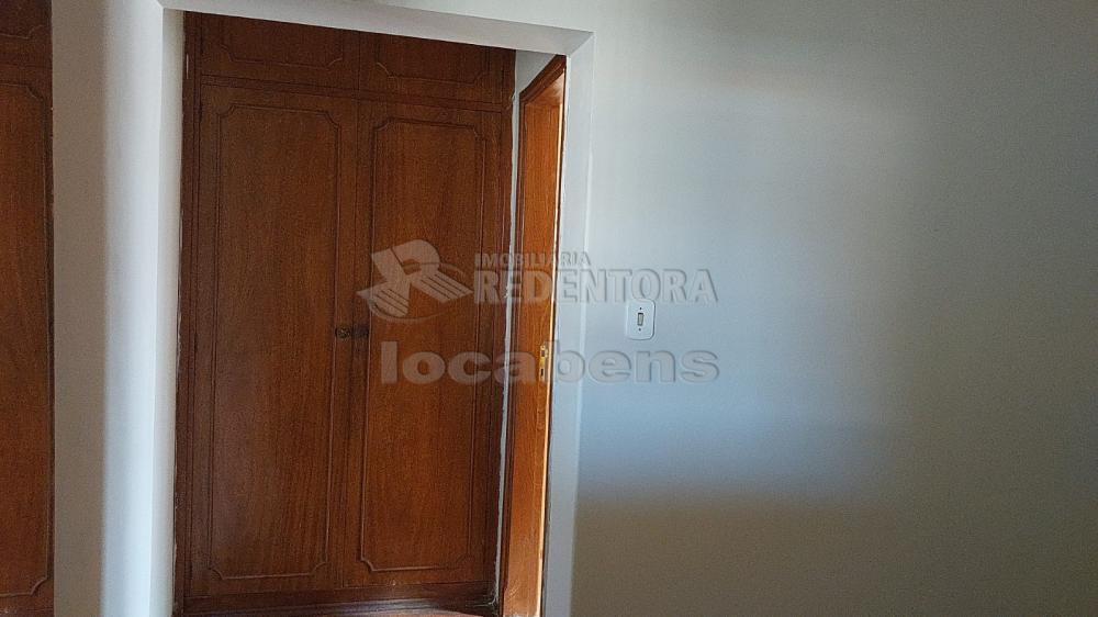 Alugar Casa / Padrão em São José do Rio Preto R$ 1.800,00 - Foto 13