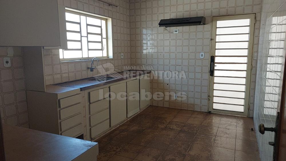 Alugar Casa / Padrão em São José do Rio Preto R$ 1.800,00 - Foto 14