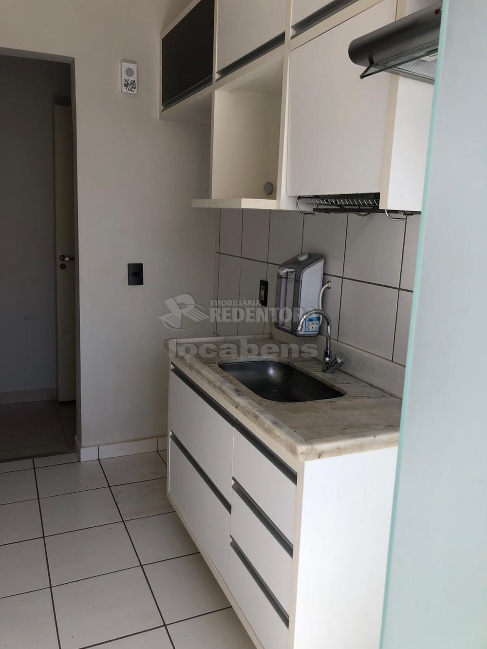 Alugar Apartamento / Padrão em São José do Rio Preto R$ 1.100,00 - Foto 5