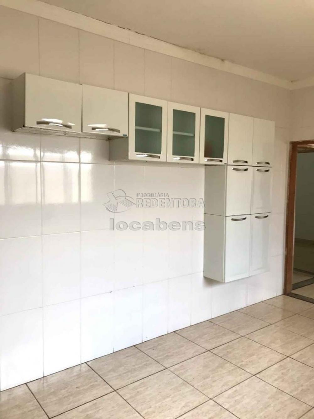 Alugar Casa / Padrão em São José do Rio Preto R$ 1.300,00 - Foto 1