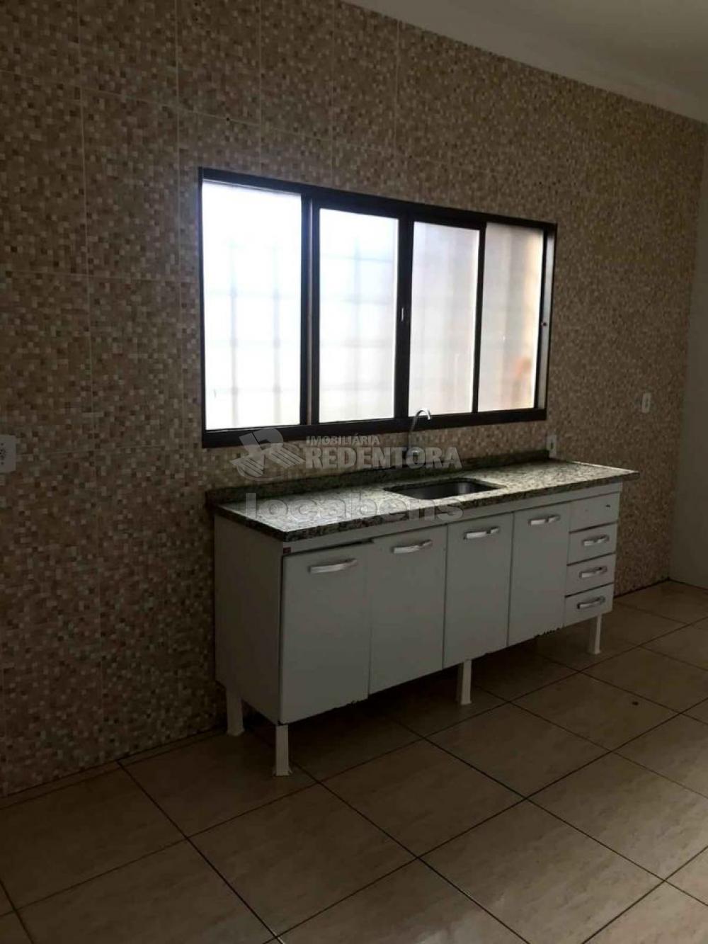 Alugar Casa / Padrão em São José do Rio Preto R$ 1.300,00 - Foto 2