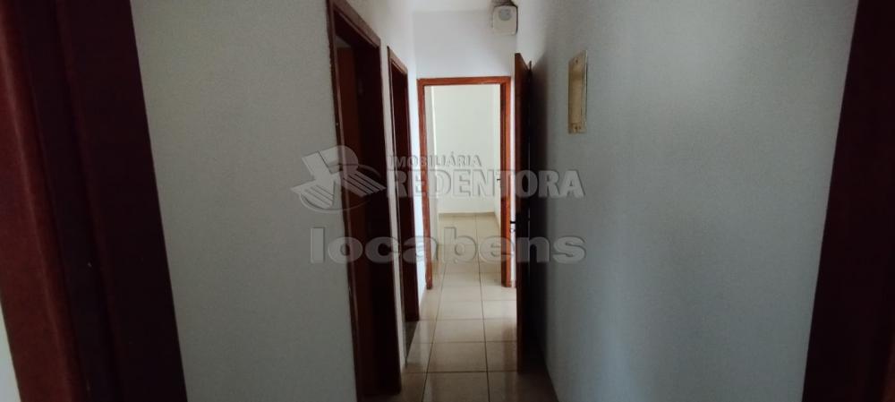 Alugar Casa / Padrão em São José do Rio Preto R$ 1.400,00 - Foto 4