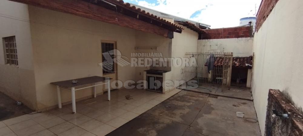 Alugar Casa / Padrão em São José do Rio Preto R$ 1.400,00 - Foto 1