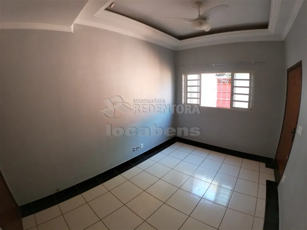 Alugar Casa / Padrão em São José do Rio Preto R$ 1.000,00 - Foto 2