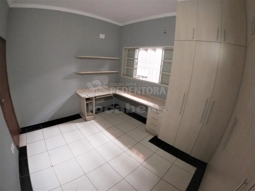 Alugar Casa / Padrão em São José do Rio Preto R$ 1.000,00 - Foto 9