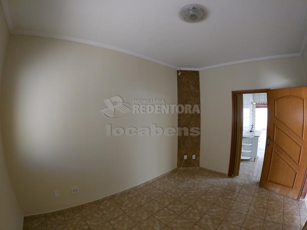 Alugar Casa / Padrão em São José do Rio Preto R$ 1.400,00 - Foto 4