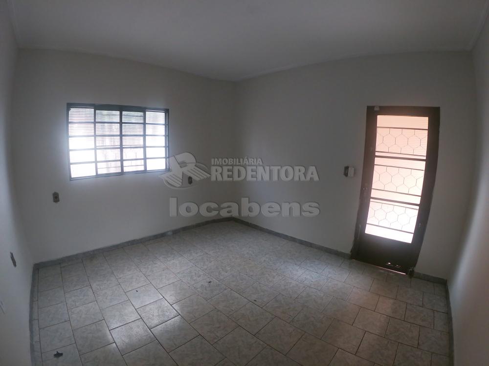 Alugar Casa / Padrão em São José do Rio Preto R$ 1.000,00 - Foto 4