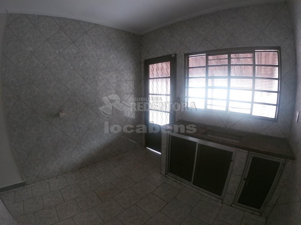 Alugar Casa / Padrão em São José do Rio Preto R$ 1.000,00 - Foto 9