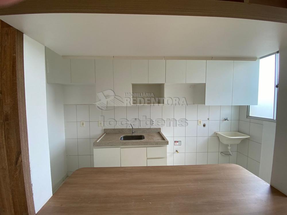 Alugar Apartamento / Padrão em São José do Rio Preto R$ 800,00 - Foto 1