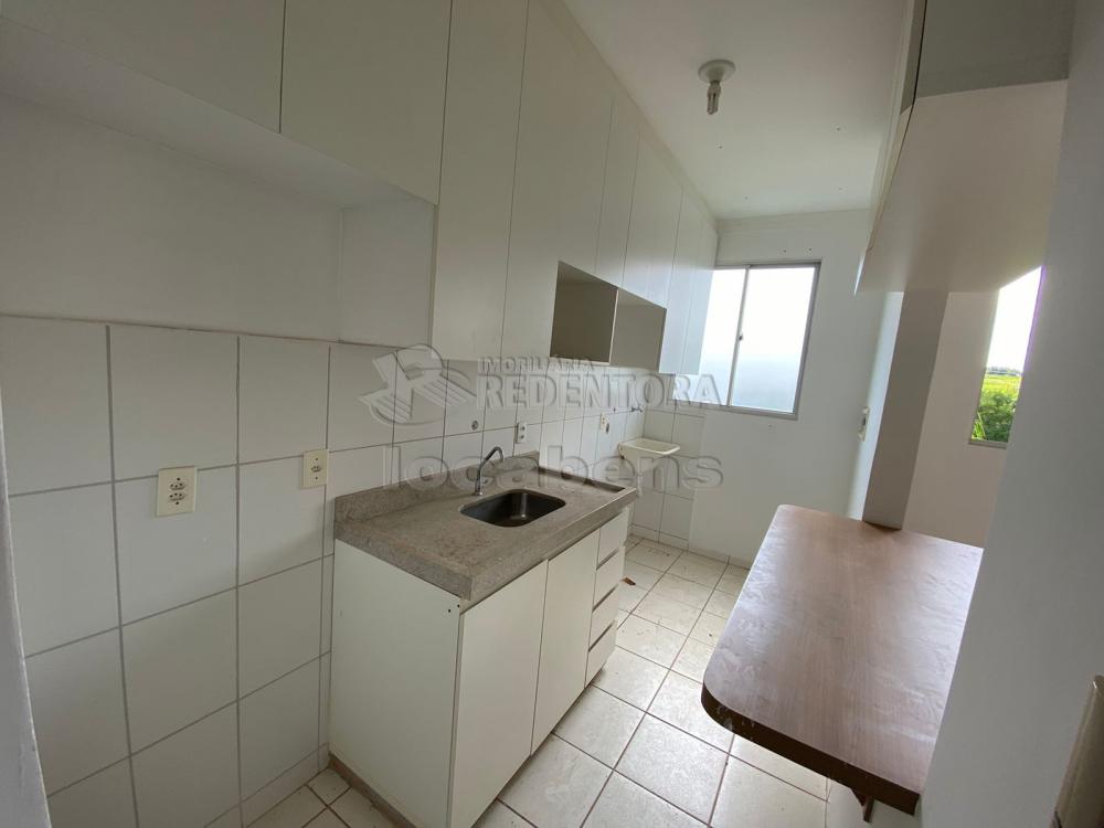 Alugar Apartamento / Padrão em São José do Rio Preto R$ 800,00 - Foto 2