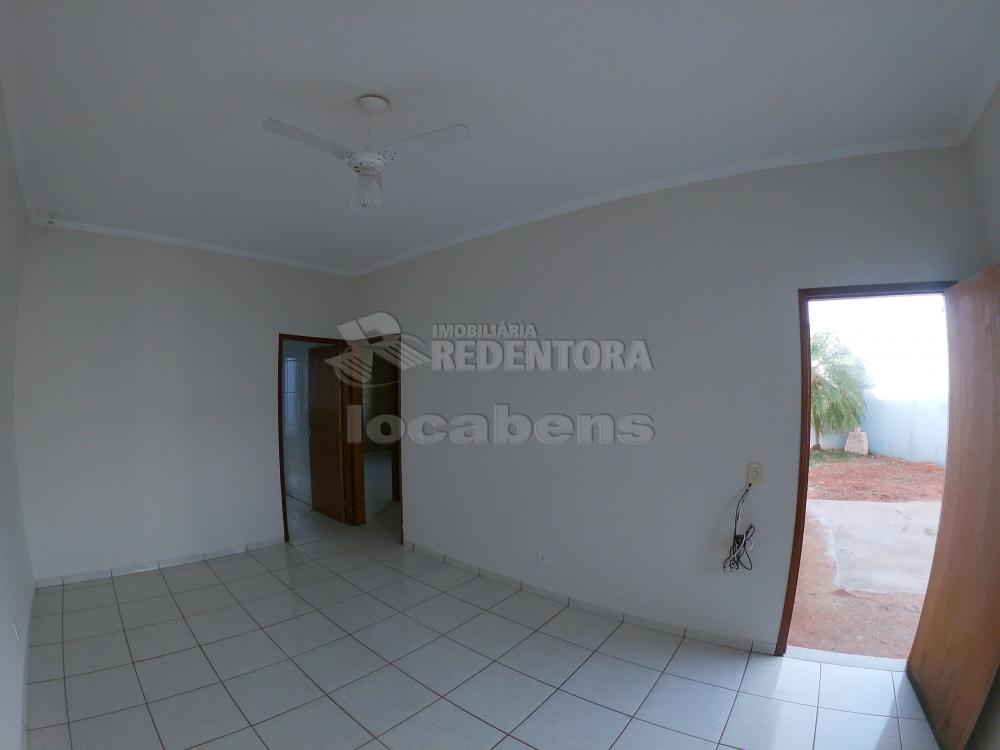 Alugar Casa / Padrão em São José do Rio Preto R$ 800,00 - Foto 4