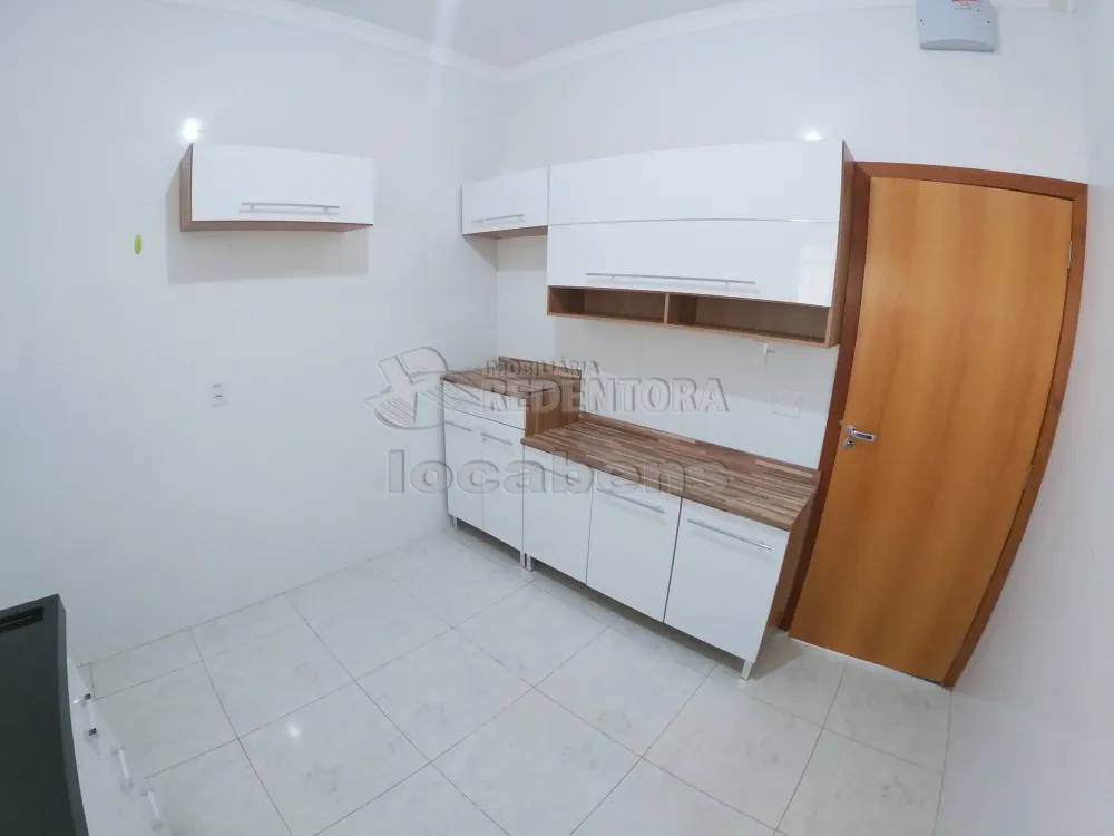 Alugar Casa / Padrão em São José do Rio Preto R$ 1.400,00 - Foto 4