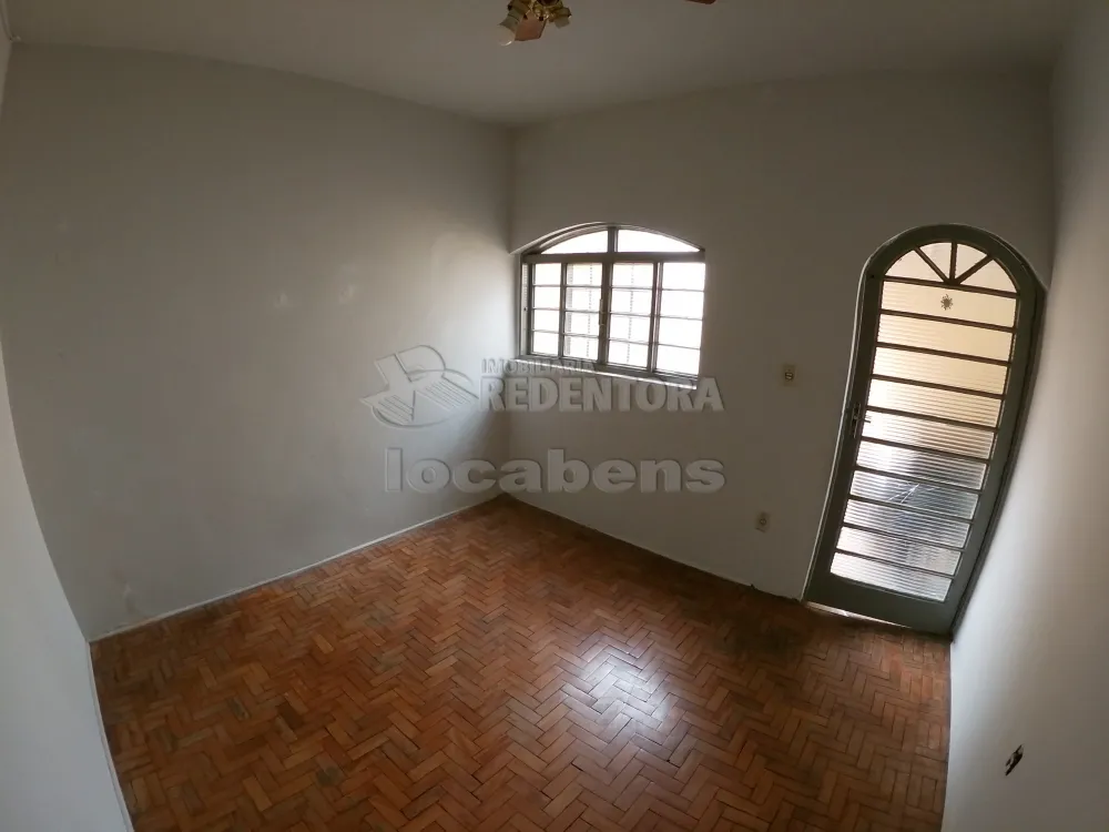 Alugar Casa / Padrão em São José do Rio Preto R$ 1.800,00 - Foto 4