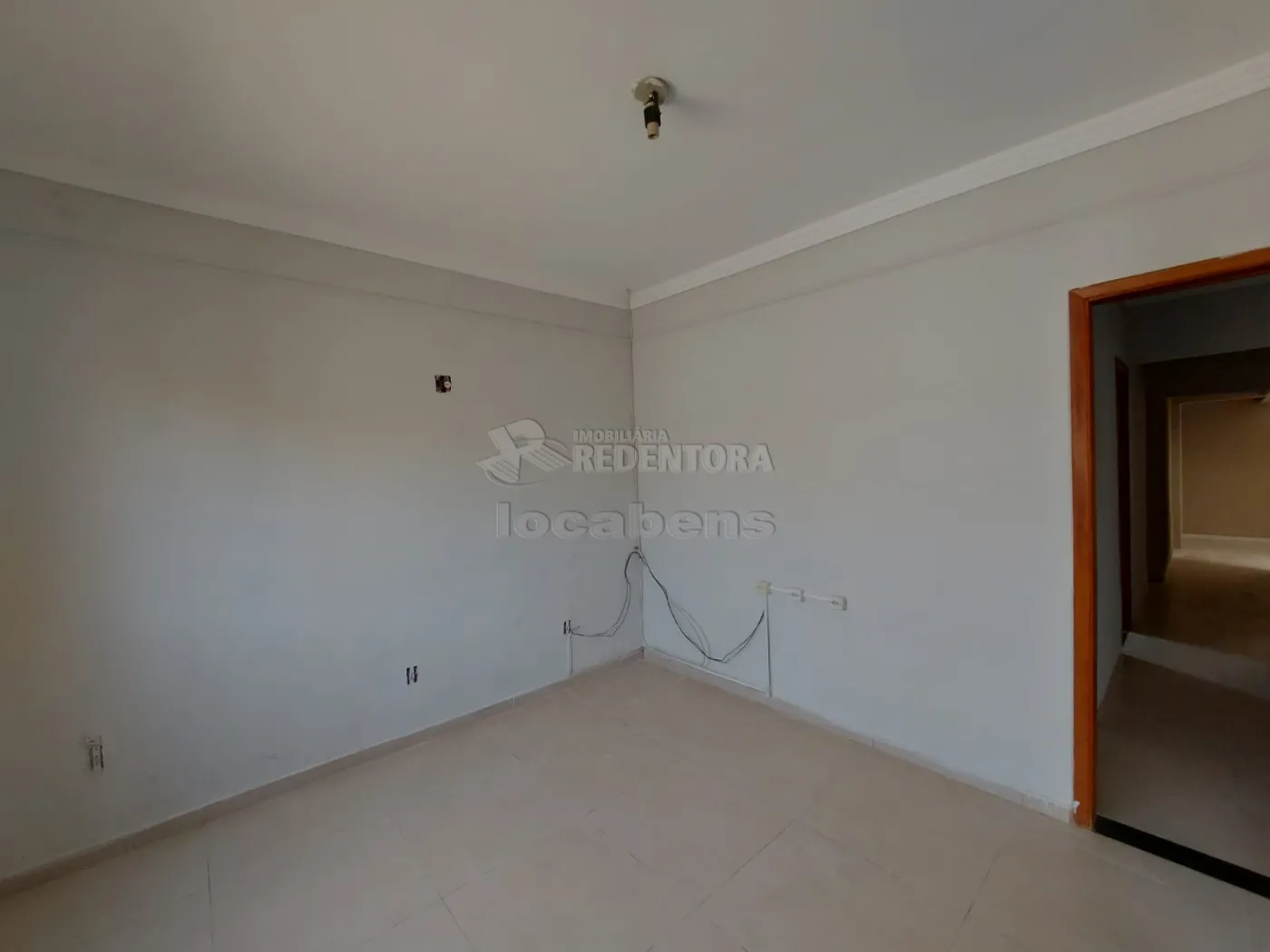 Alugar Casa / Padrão em São José do Rio Preto R$ 1.300,00 - Foto 1