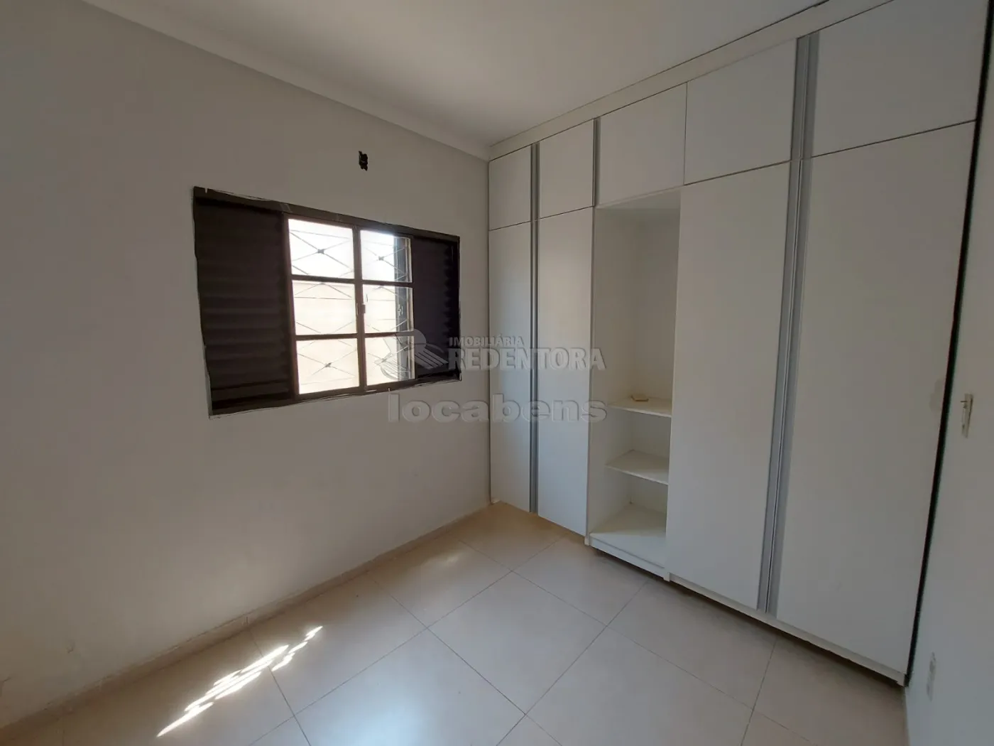 Alugar Casa / Padrão em São José do Rio Preto R$ 1.300,00 - Foto 5