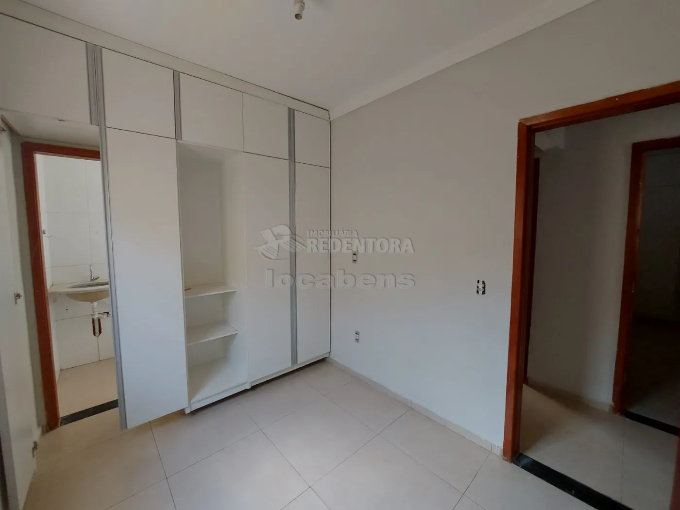 Alugar Casa / Padrão em São José do Rio Preto R$ 1.300,00 - Foto 6