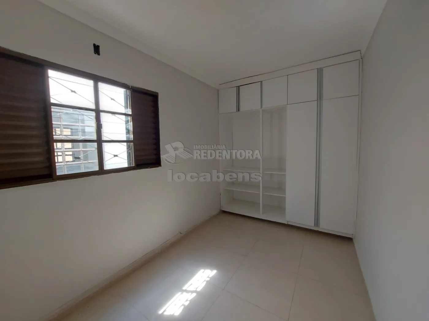 Alugar Casa / Padrão em São José do Rio Preto R$ 1.300,00 - Foto 8