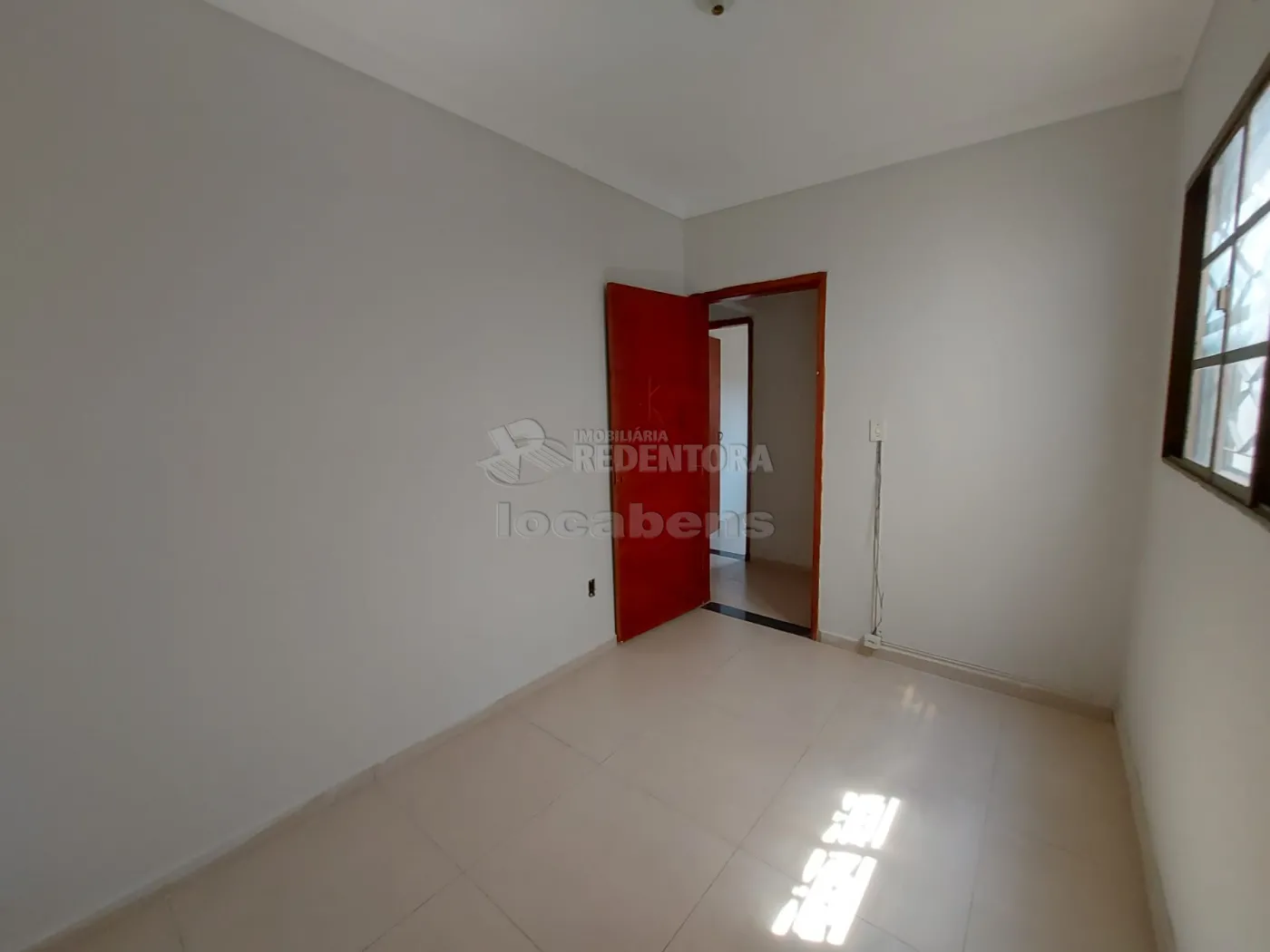 Alugar Casa / Padrão em São José do Rio Preto R$ 1.300,00 - Foto 9