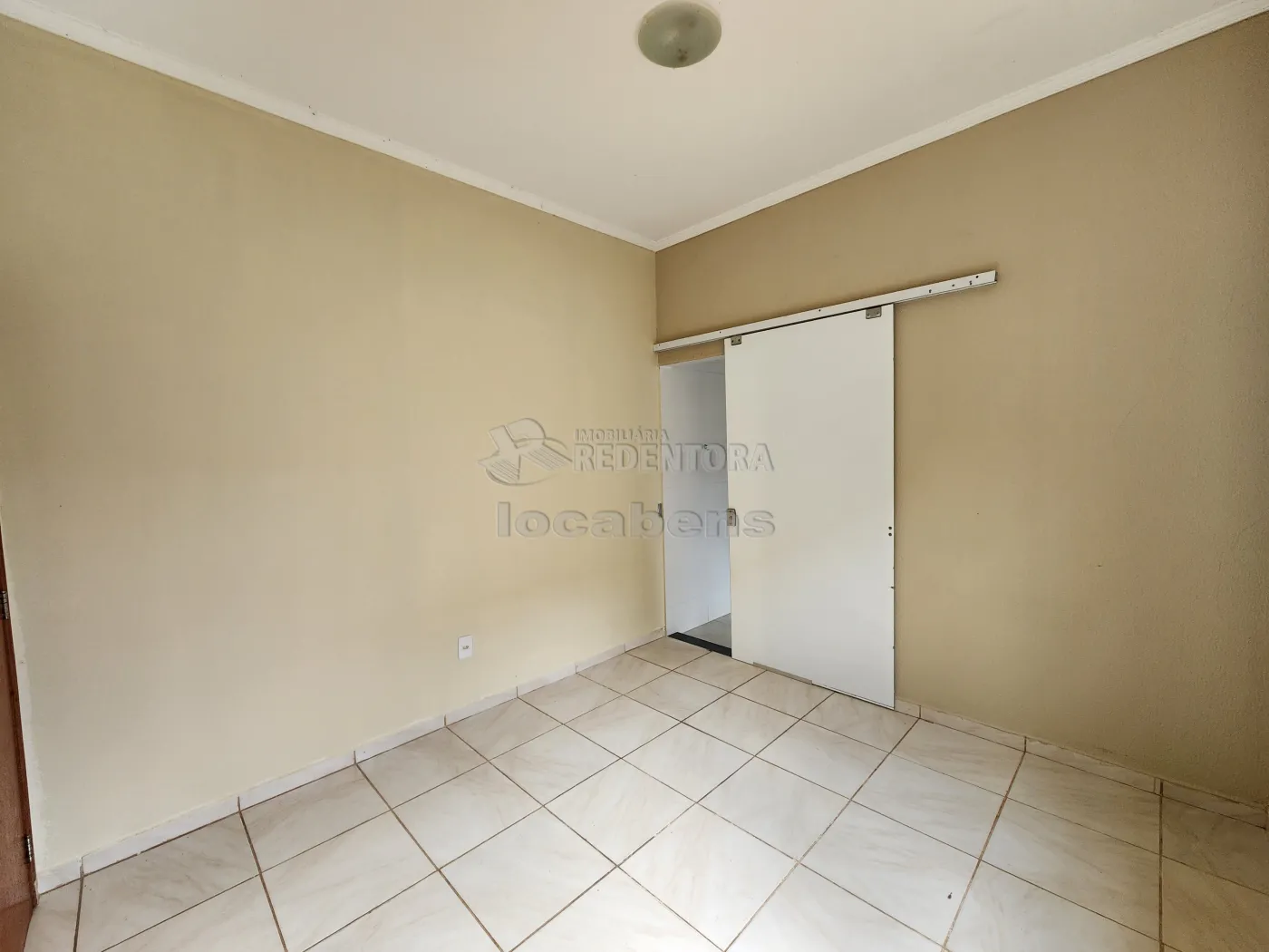 Alugar Casa / Padrão em São José do Rio Preto R$ 1.600,00 - Foto 5