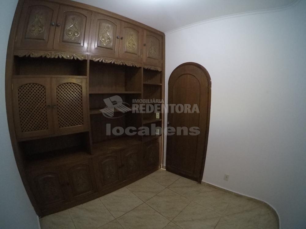 Alugar Casa / Padrão em São José do Rio Preto R$ 1.700,00 - Foto 4